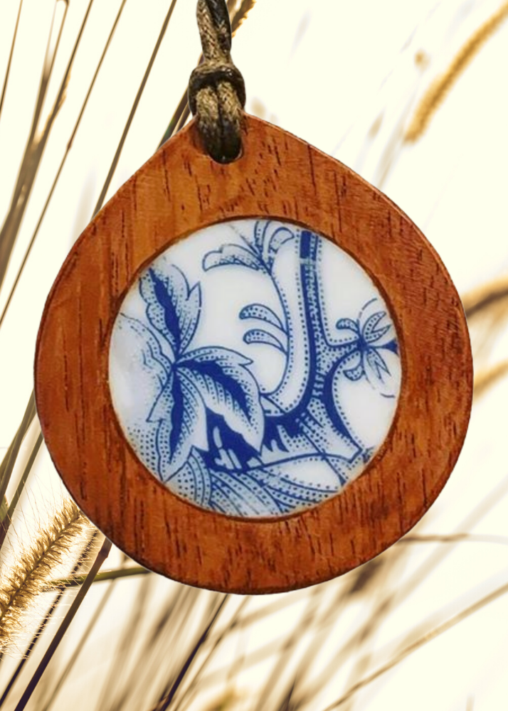 Porcelain pendant necklace clearance